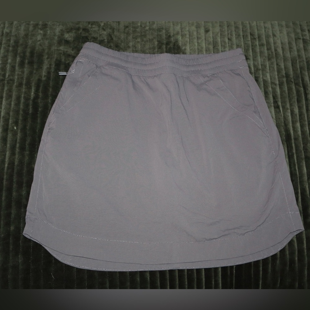 Casual Athletic Skort in Gray